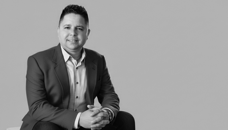 Jonathan de la Cruz Matías, autor de Emprende Adentro